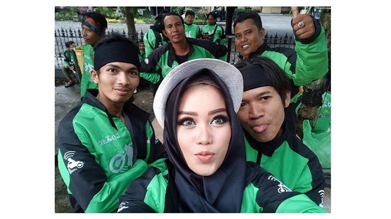 6 Momen Ketemu Driver Ojek Online Cantik Ini Bikin Betah